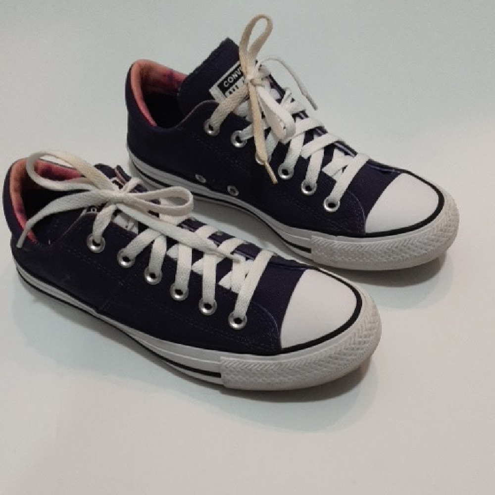 ❤️❤️❤️ConverseSneakers size 7.5❤️❤️❤️